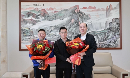 桐乡市委书记于会游慰问3377体育全网劳模工匠
